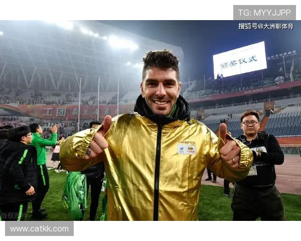 海港首轮赛前为两将举办退役仪式