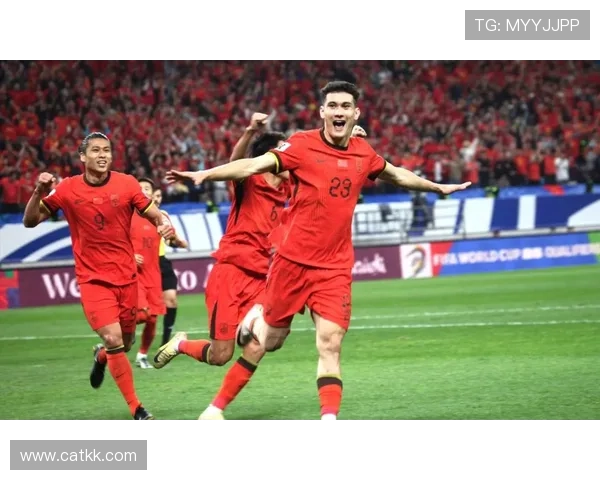 拜合拉木险逃红牌 VAR引喀帅愤怒 拜合拉木险逃红牌 VAR引喀帅愤怒